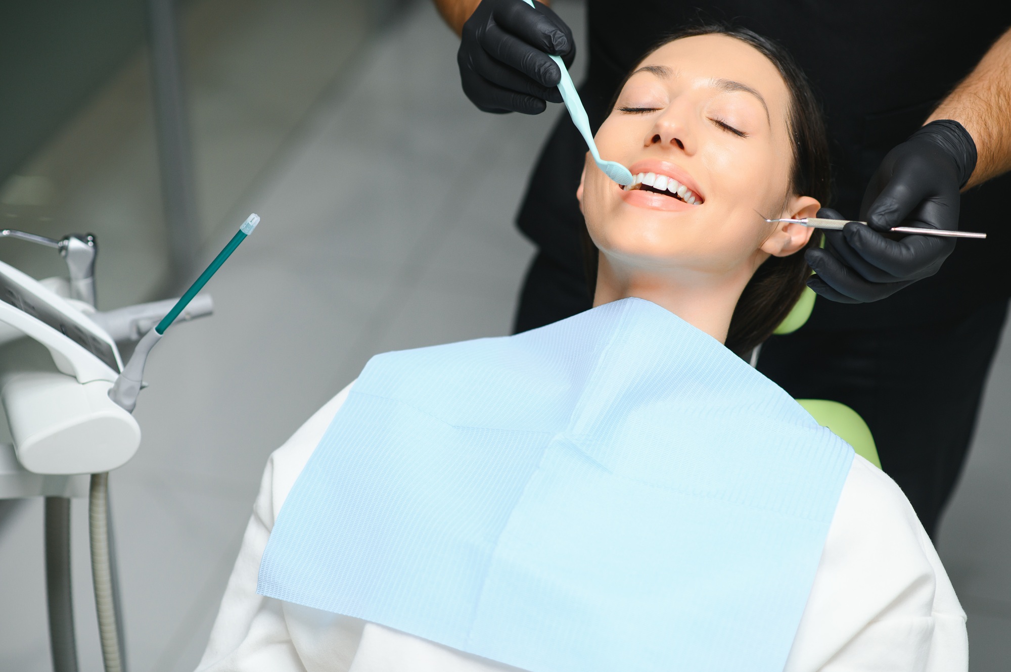 Dentist examining a patient's teeth in the dentist