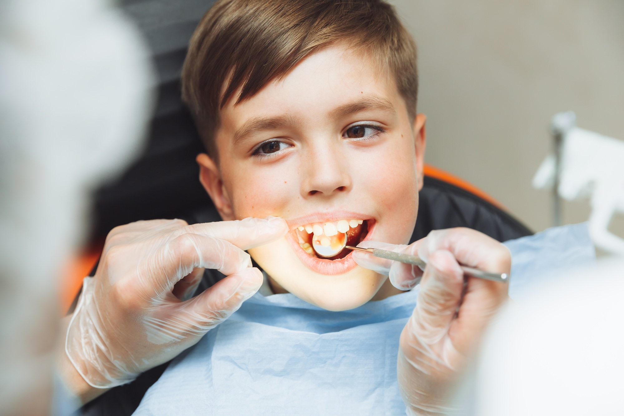 The dentist will examine the boy’s teeth. A child at a dentist appointment.